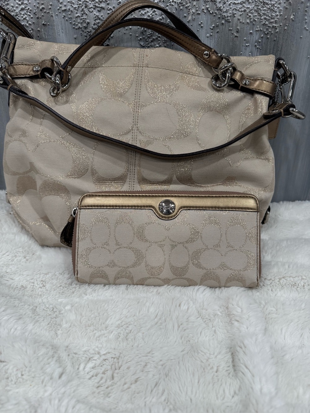 Coach Brooke Shoulder Bag and Wallet - Picture 2 of 9